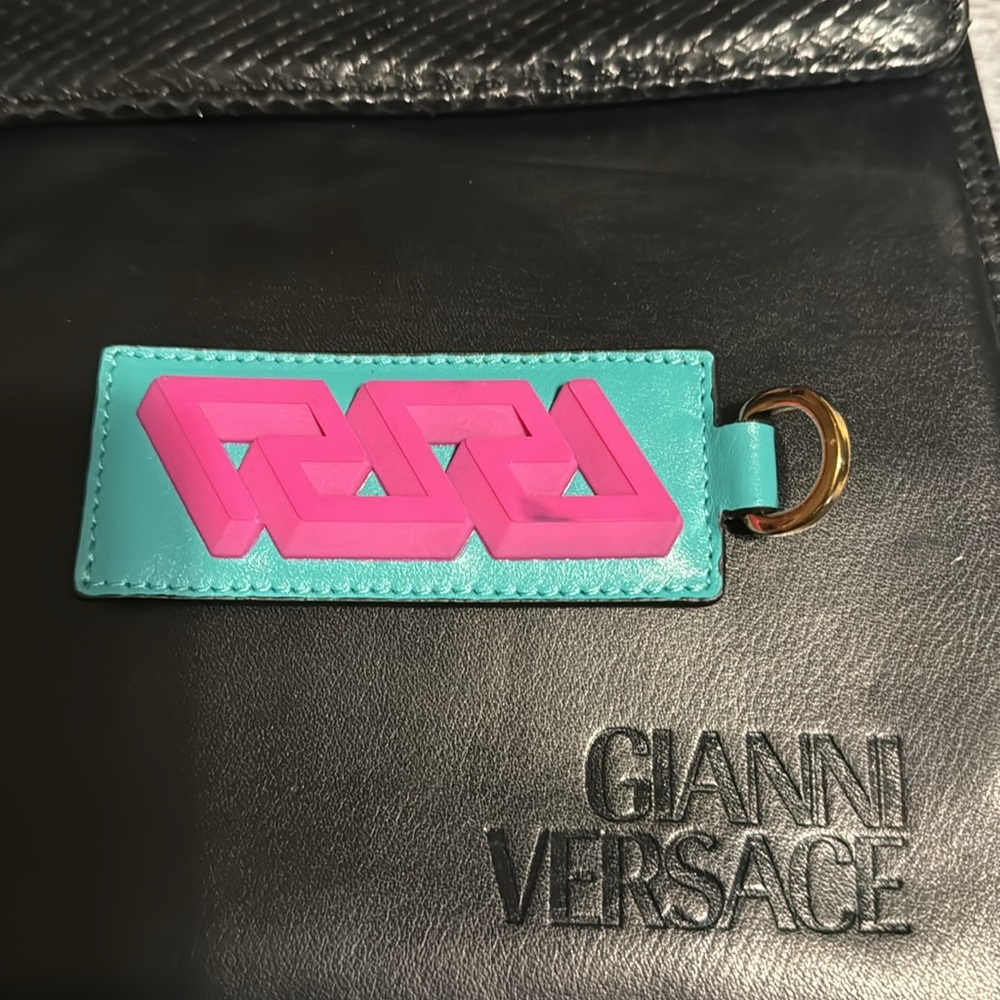 Gianni Versace handbag, original dustbag, minimum signs of wear & Keychain - Picture 2 of 16